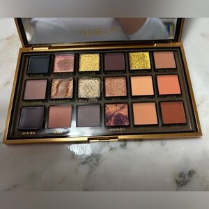 HUDA BEAUTY Eyeshadow Palette - Gold, Bronze, Peach & Plum Tones